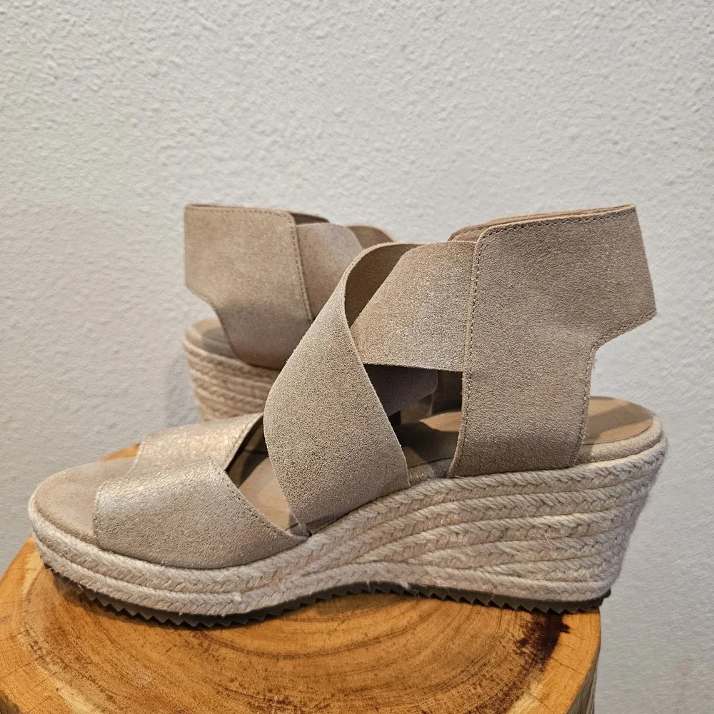 Eileen Fisher see photos